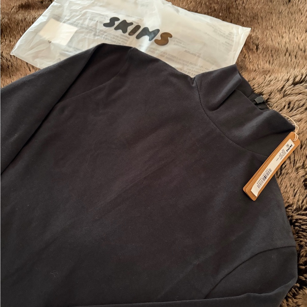 SKIMS NWT black turtleneck